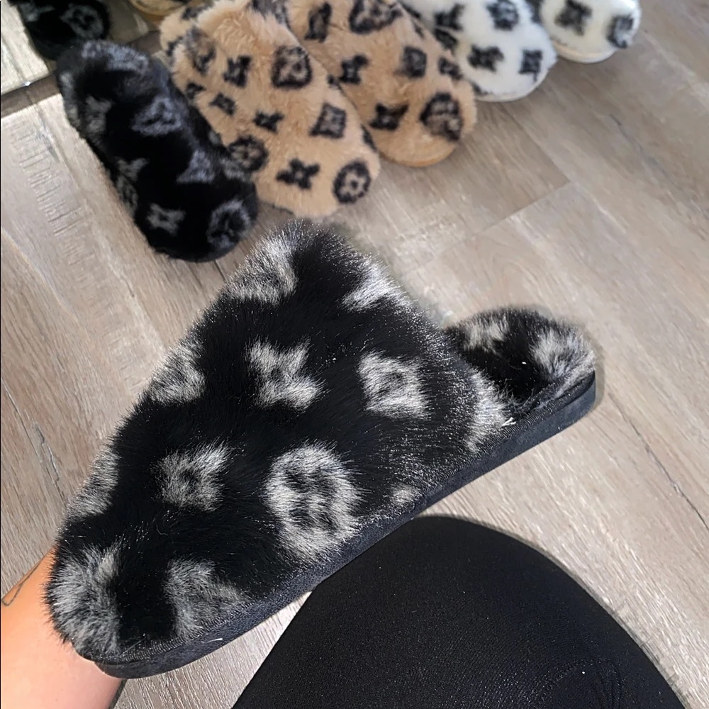 SOLD- BRAND NEW- Lana Slippers